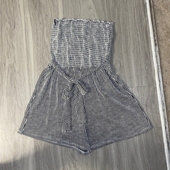 black and white romper with bow tie in front - Picture 1 of 2